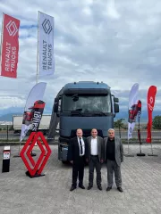 Renault-Trucks_O-zbabacan-Ulusl-ararası-Nakliyat_Görsel-2